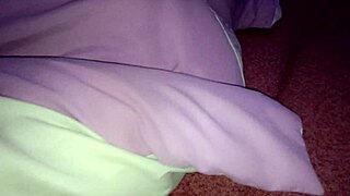 Moja 18+ przyrodnia siostra kazała mi palcować mokrą cipkę sam na sam