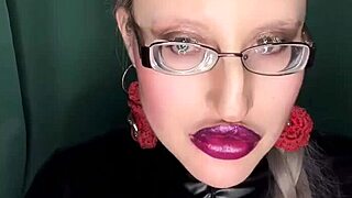 Sissy, Kiss My Glossy Lips While Dressed in Panties!