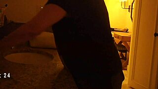 HIDDEN CAM Spies on Mature MILF Action