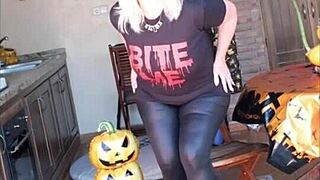 i uh meant sexy mature in spandex pantyhose shaking big ass moaning so hot wait