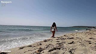 linda del sol shakes juicy ass at formentera dripping sex party