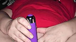 Solo milf spreads big pink pussy to explosive cum