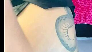 roseredvip's burger pussy begs for hungry oral licking