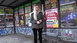 Zie natuurlijke tiener 18+ pik zuigen POV en diep in kut nemen