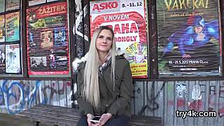 Zie natuurlijke tiener 18+ pik zuigen POV en diep in kut nemen