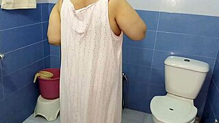 Hey gorgeous bbw desi chubby bhabhi netu showers nude in bathroom huh