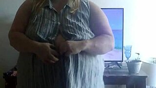 i love ocean deep's fun striptease shaking big tits ass