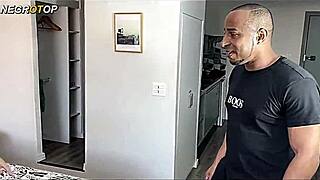 Novinha Casada FAZ Marido CORNO com ROLA GIGANTESCA na BUCETA - 24CM Completo