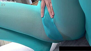 whoa innocent elis pisses while soaking her puffy pussy lips!