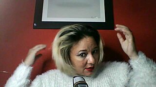 lola chats dirty while teasing her erotic curves kkkkkk