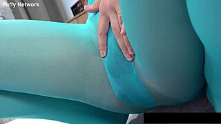 whoa innocent elis pisses while soaking her puffy pussy lips!