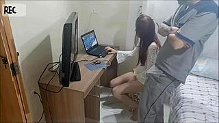 Novinha's Ass Cums Hard from Tarado Maintenance Man's Thrusts