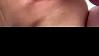 fodendo loirinha gostosa de quatro com creampie na buceta molhada