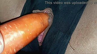 Gadis hijab Indonesia kena tangkap main sendiri live, jiran sertai hentam ganas