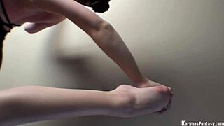 felicity's nude ballerina fetish demo got me hard 😍🩰