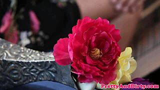 Hej ta paląca się blond milf z wielkimi sztucznymi cyckami napali cię na maksa