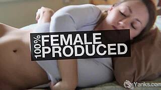 Yanks Redhead Scarlet Toys Clit And Booty In Steamy Shower