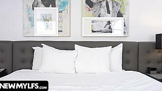 new milf cougar pounds dildo deep first time on cam