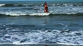 Colombiaanse 18+ tiener spuit kut tijdens POV-rit op Cartagena-strand