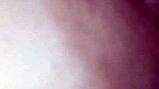 vuoi vedere il mio capezzolo da vicino sul piano?