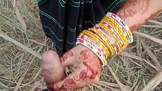 indian village girl pisses outdoors publicly first time!