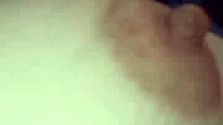 vuoi vedere il mio capezzolo da vicino sul piano?