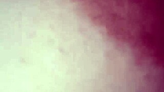 vuoi vedere il mio capezzolo da vicino sul piano?