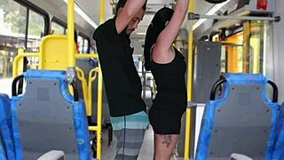 velho escroto encoxa morena curvy no bus ate gozar huge cock