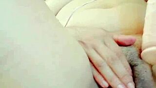 Dos veces me corrí duro con dildo enorme mi squirt cremoso épico