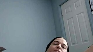 Belle petite 18+ Emy Angel looks so sexy, wanna see her moves? 🔥😍