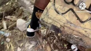 Isteri Selak Suami Cuck Dengan Lembu Hitam Besar Jalanan