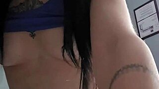 Belle petite 18+ Emy Angel looks so sexy, wanna see her moves? 🔥😍