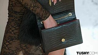 hey vanna, love gaping that petite ass wide open?