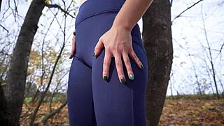 i tease fat cameltoe in yoga pants outdoors