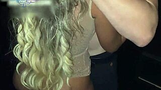 cuckold host makes wife squirt in booth