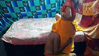 Desi Indian Girlfriend Bhabhi Fucked Hardcore in Bedroom