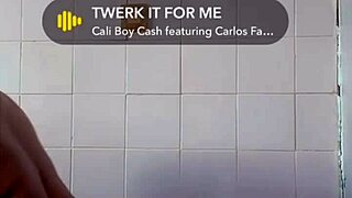 la dance du cul tremblent 🍑💦 ebony big ass shaking wild 😍