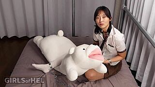 chained asian cutie vibes her shaved pussy to squirting orgasm 😩💦🔗