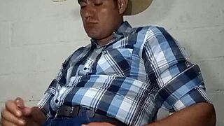 yuri gaúcho's xxl cock handjob big cumload break