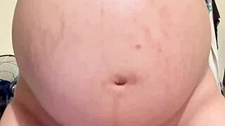 Pregnant arab wife flaunts hairy pussy tease—who craves her tight webcam show?