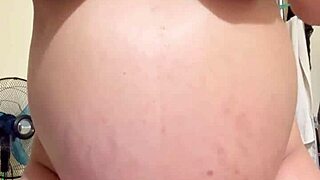 Pregnant arab wife flaunts hairy pussy tease—who craves her tight webcam show?