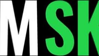 Pequeña latina ninfómana 18+ ansía polla blanca mayor en todos sus agujeros