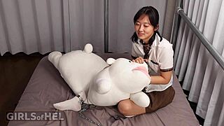 chained asian cutie vibes her shaved pussy to squirting orgasm 😩💦🔗