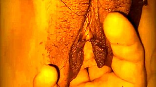 mi vecino fingers my pussy while husband works!! 😈