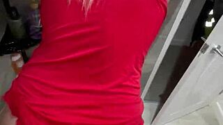 Mamma acquisita sorprende post-doccia: pompa cazzo poi scopata POV sborrata sulle tette