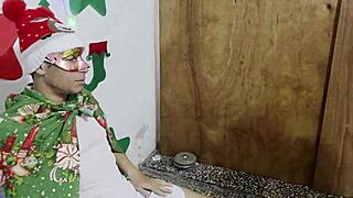 Bos ngentot sekretaris Natal tidur buat hadiah terakhir