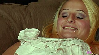 i'm super shy but rubbing my petite pussy with fingers makes me cream hard