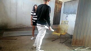 me follo al ingeniero sexi de mi esposo en la cama con su polla grande