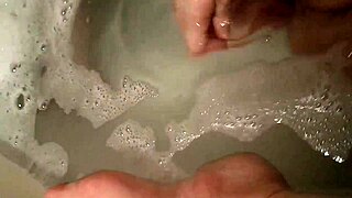 daytona hale bounces her huge wet tits in the bath