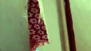 wow, auroraestelar pisses and rubs her big latina pussy in the shower